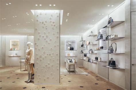 Madrid welcomes the new Dior Boutique .